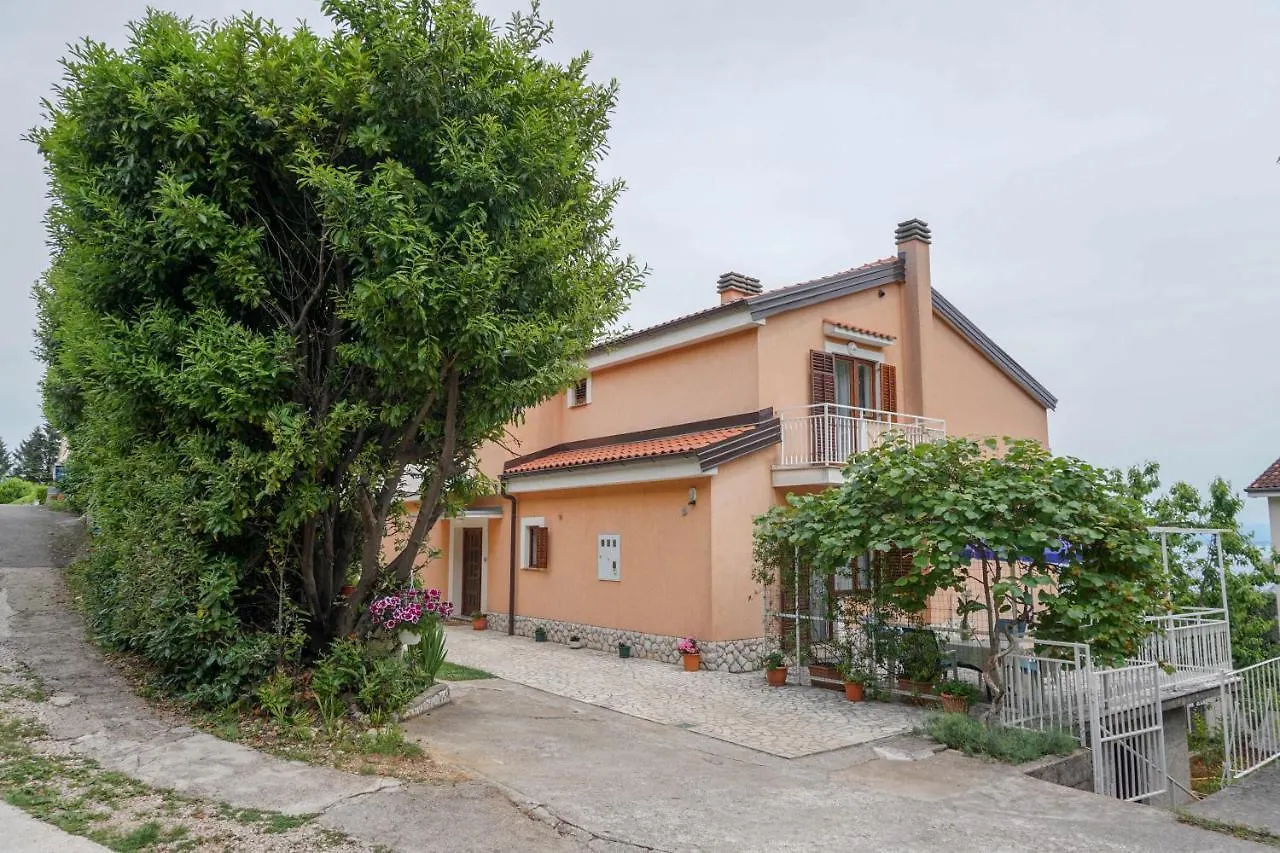 Apartments Jakov Lovran 3*,
