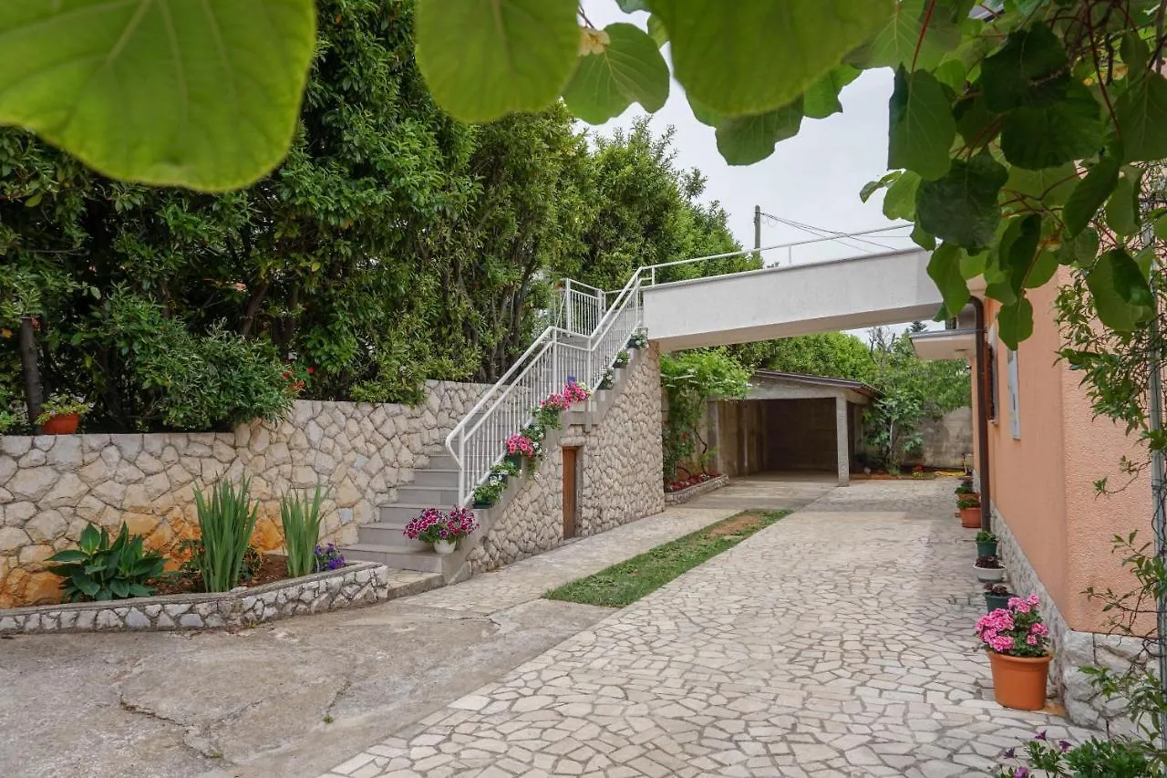 Guest house Apartments Jakov Lovran