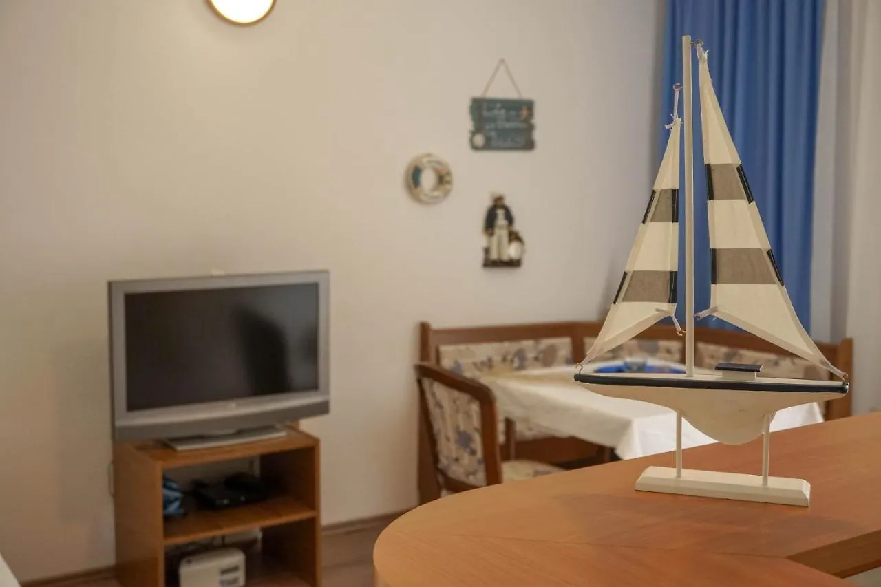 Guest house Apartments Jakov Lovran