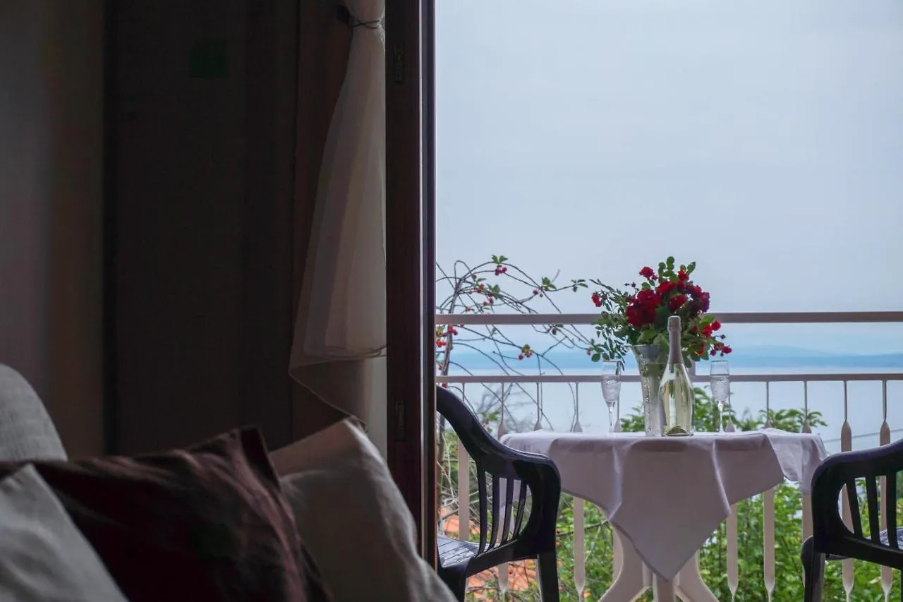 Guest house Apartments Jakov Lovran