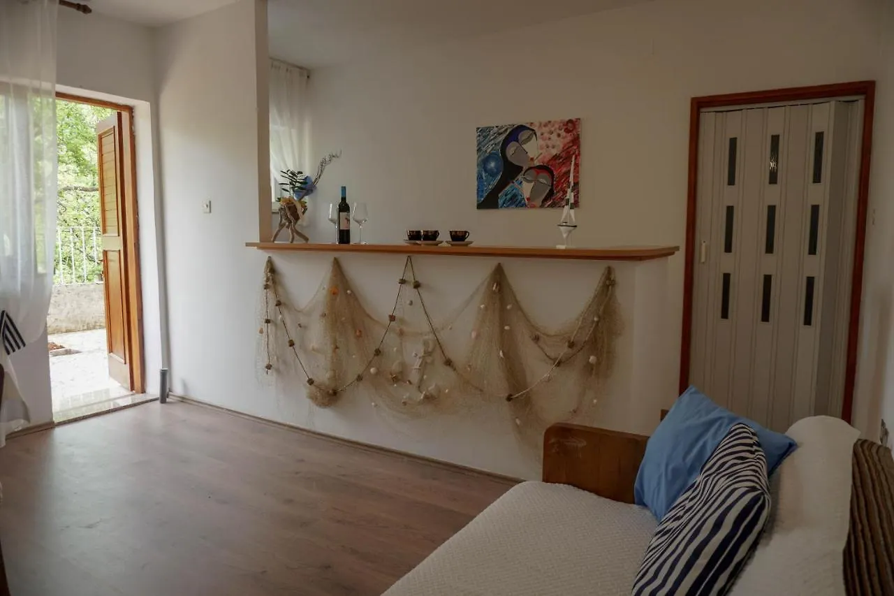 Guest house Apartments Jakov Lovran